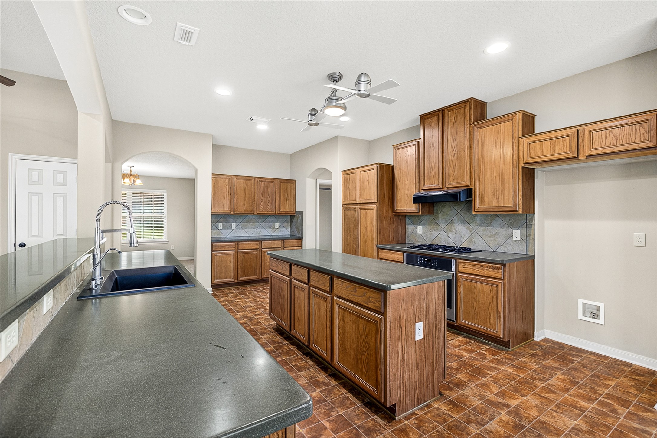 329 Gou Hole Road Cove, TX 77523 - Photo 6 of 33 Gallery Image 6