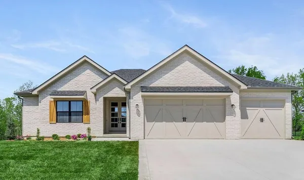 $998,499 | 4 Red Fox Circle, Lake Winnebago, MO 64034