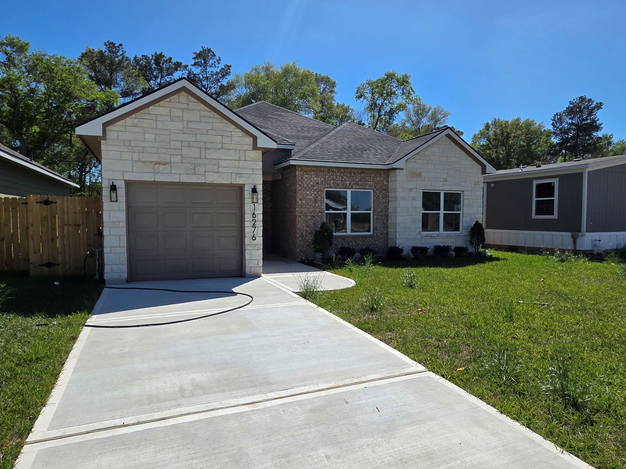 16276 Jeet Street Conroe, TX 77306 - Photo 2 of 27