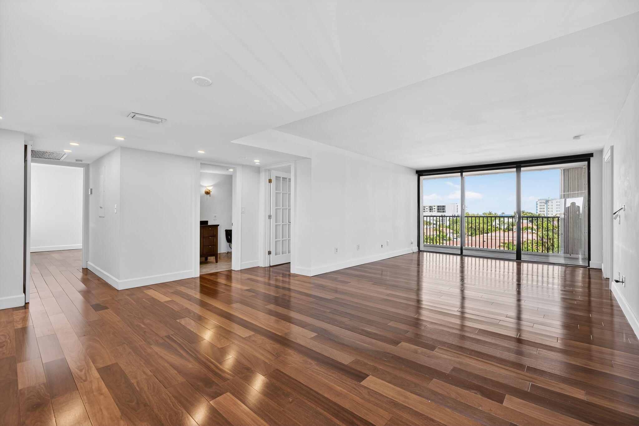 1605 Highway 1, Unit 504M3 Jupiter, FL 33477 - Photo 14 of 63 Dining-Living area
