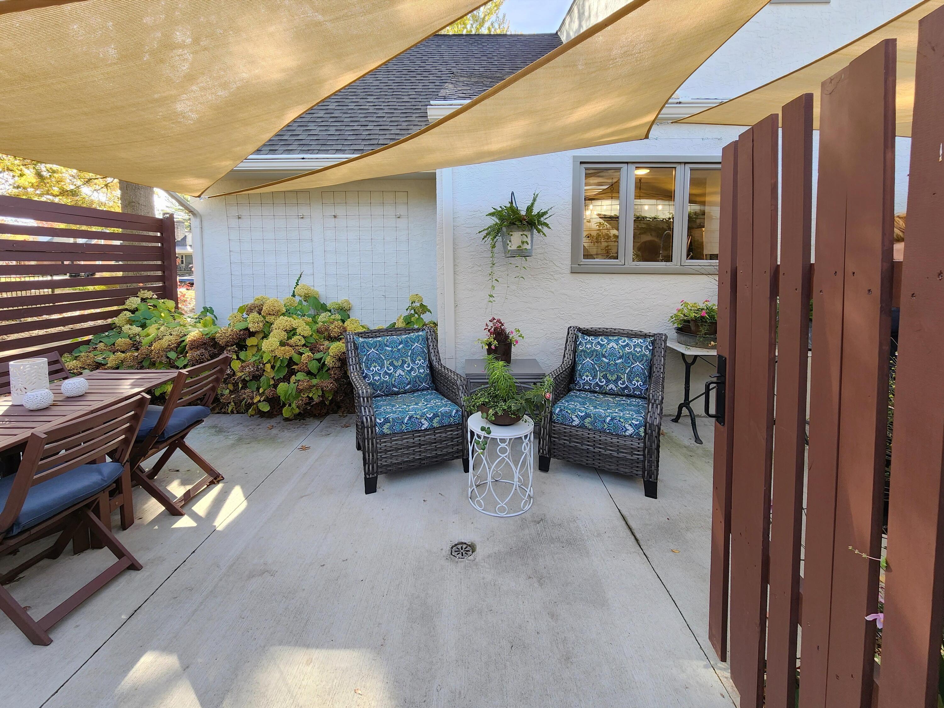 2510 Dover Road Columbus, OH 43209 - Photo 28 of 33 Privacy Patio