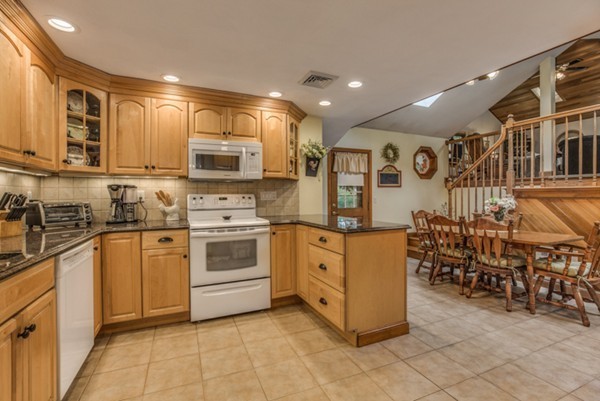 18 Karen Road Woburn, MA 01801 - Photo 6 of 30 Gallery Image 6