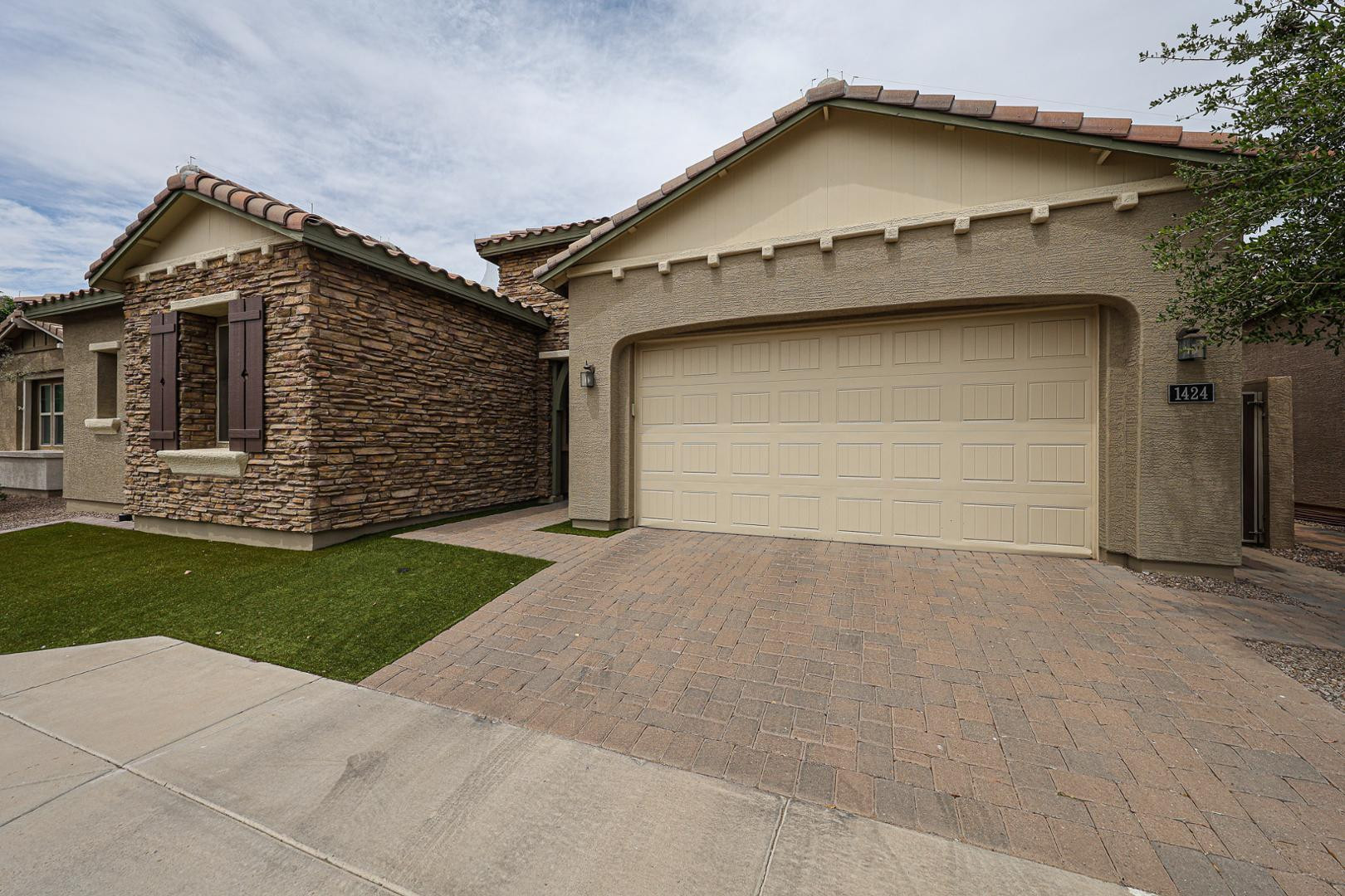 1424 East Pedro Road Phoenix, AZ 85042 - Photo 4 of 84 Photo #4