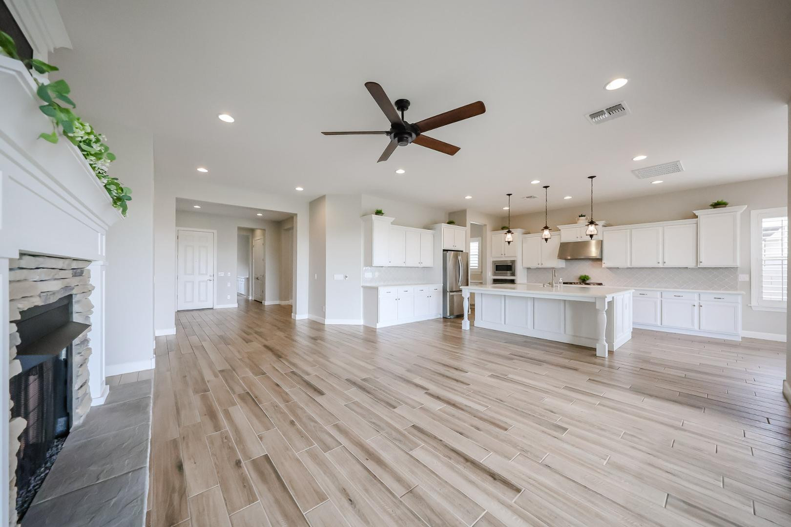 1424 East Pedro Road Phoenix, AZ 85042 - Photo 7 of 84 Photo #7