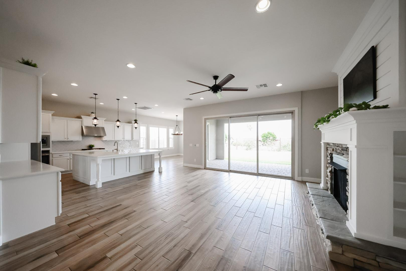 1424 East Pedro Road Phoenix, AZ 85042 - Photo 9 of 84 Photo #9