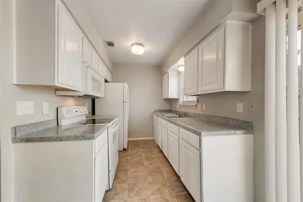 $1,600 | 1013 Parkway Terrace, Cedar Hill, TX 75104