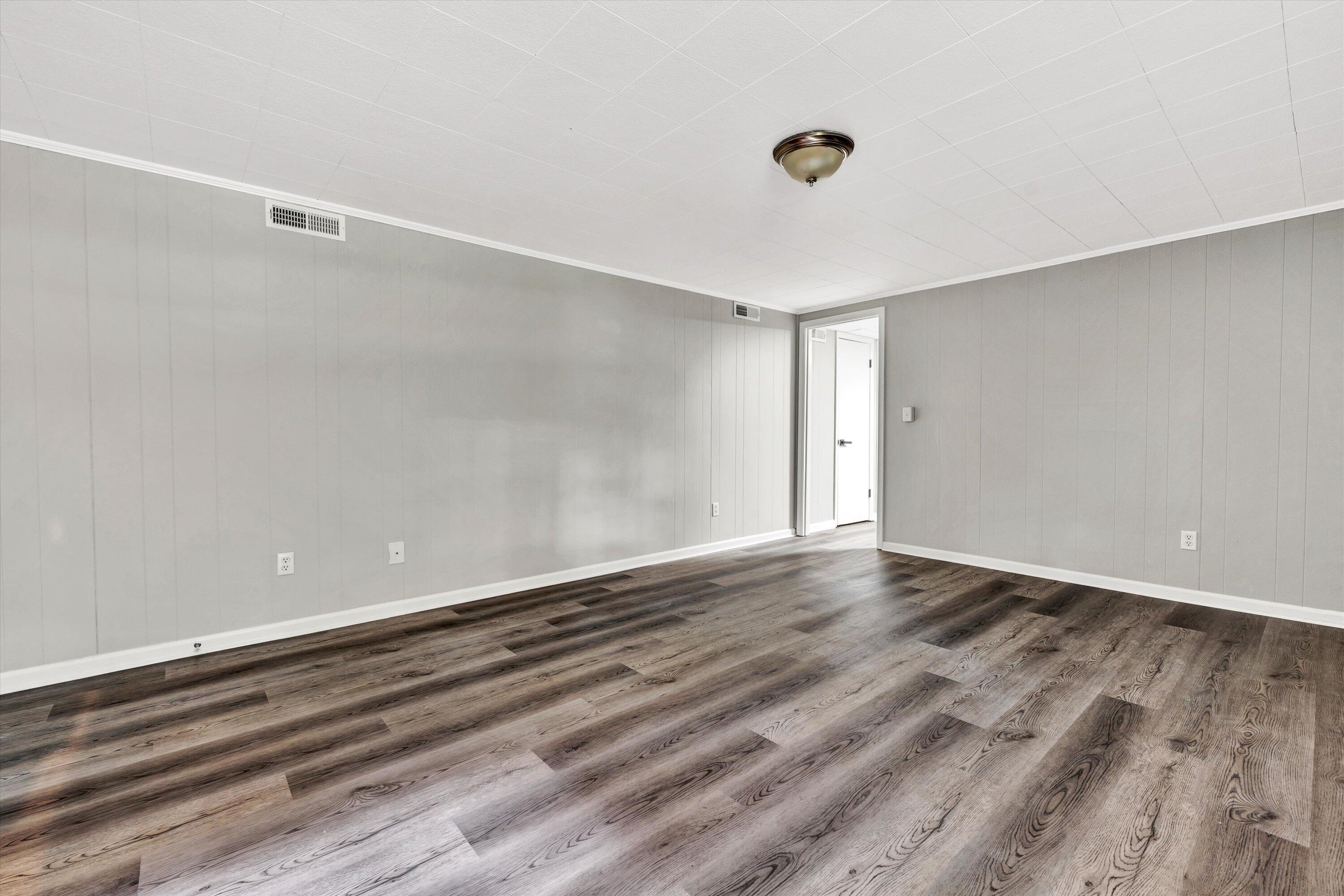 2111 Ruritan Road Roanoke, VA 24012 - Photo 23 of 38 23-091920240046