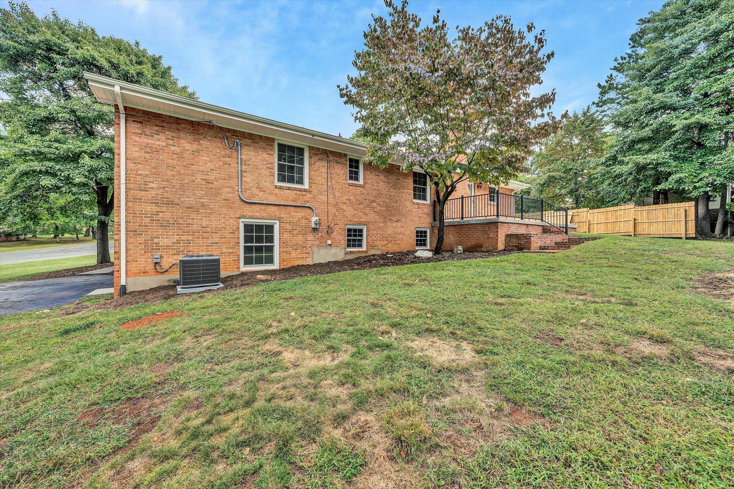 2111 Ruritan Road Roanoke, VA 24012 - Photo 35 of 38 36-091920240063