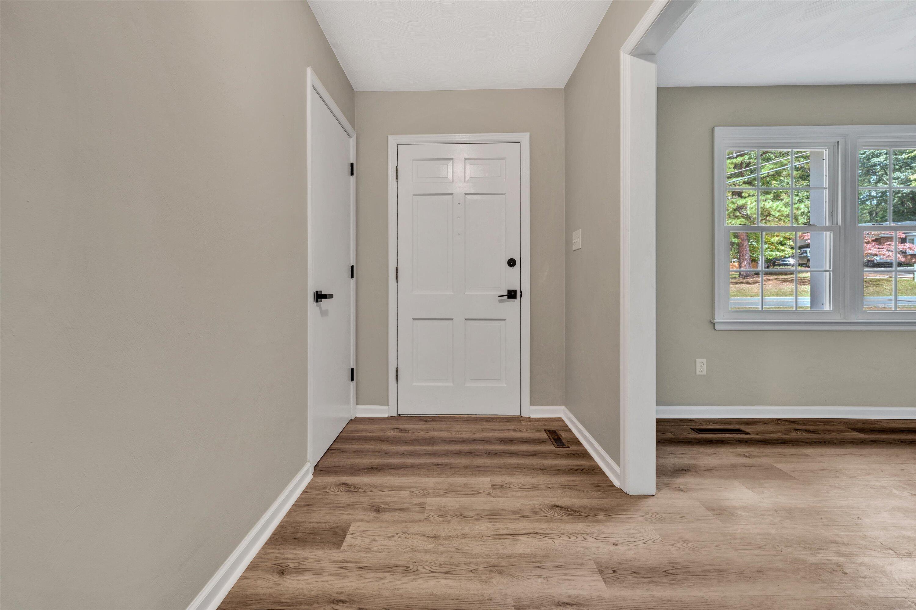2111 Ruritan Road Roanoke, VA 24012 - Photo 6 of 38 06-091920240029