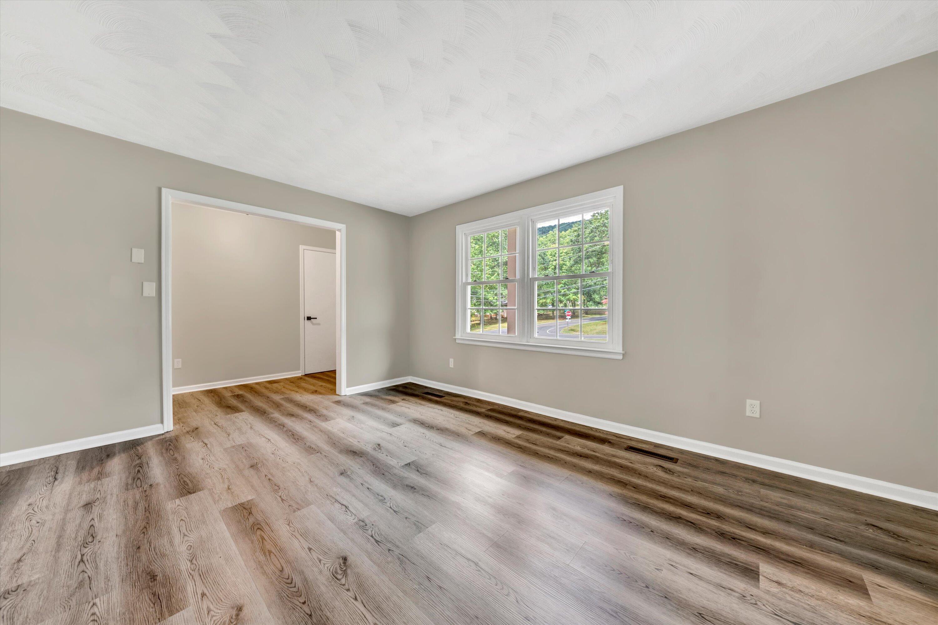 2111 Ruritan Road Roanoke, VA 24012 - Photo 8 of 38 08-091920240031