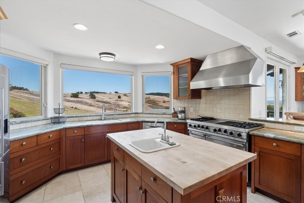 380 Huntington Road Cambria, CA 93428 - Photo 18 of 75 Chef's kitchen.