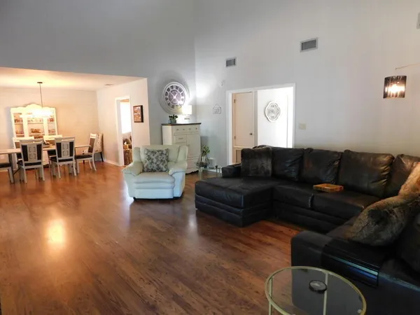 $2,750 | 939 Ridgewood Way, Niceville, FL 32578