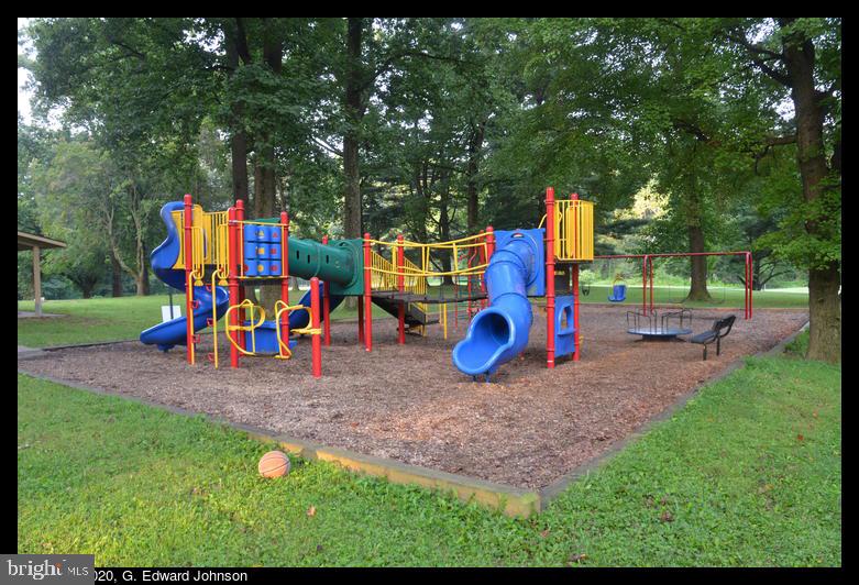 7328 Greentree Road Bethesda, MD 20817 - Photo 22 of 38 Stratton Park (A few blocks away)