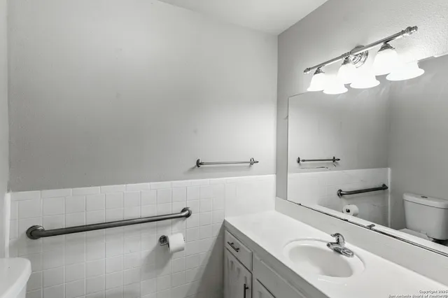 a view of a storage & utility room