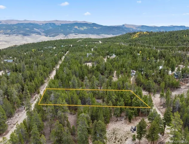a view of a tennis court