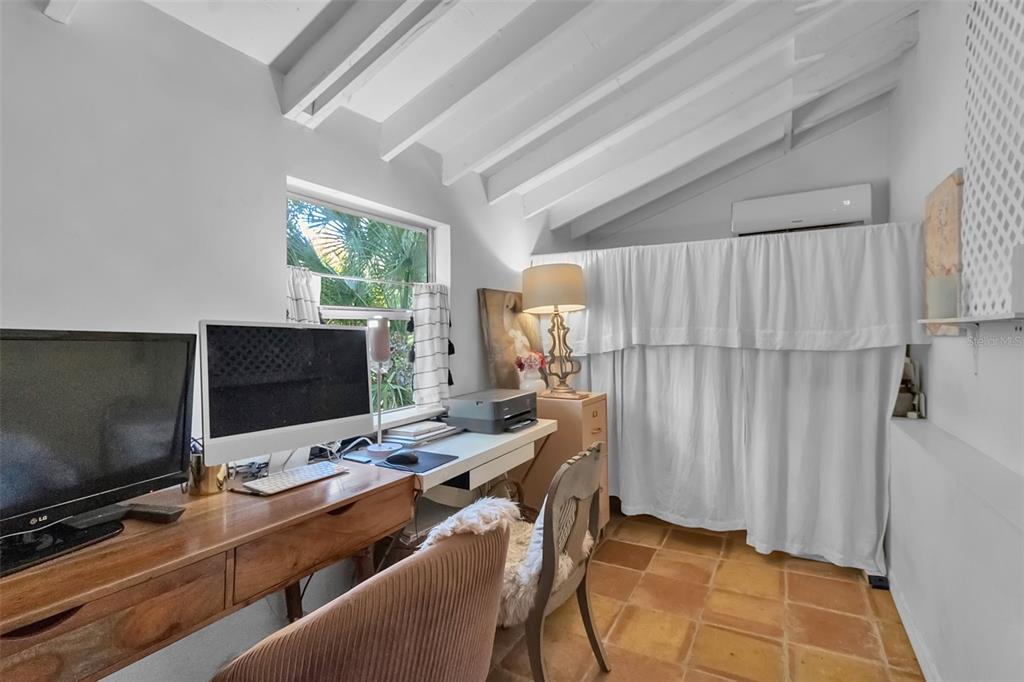 2562 Ashton Road Sarasota, FL 34231 - Photo 23 of 30 a room with furniture and a flat screen tv