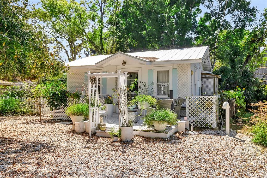 2562 Ashton Road Sarasota, FL 34231 - Photo 3 of 30