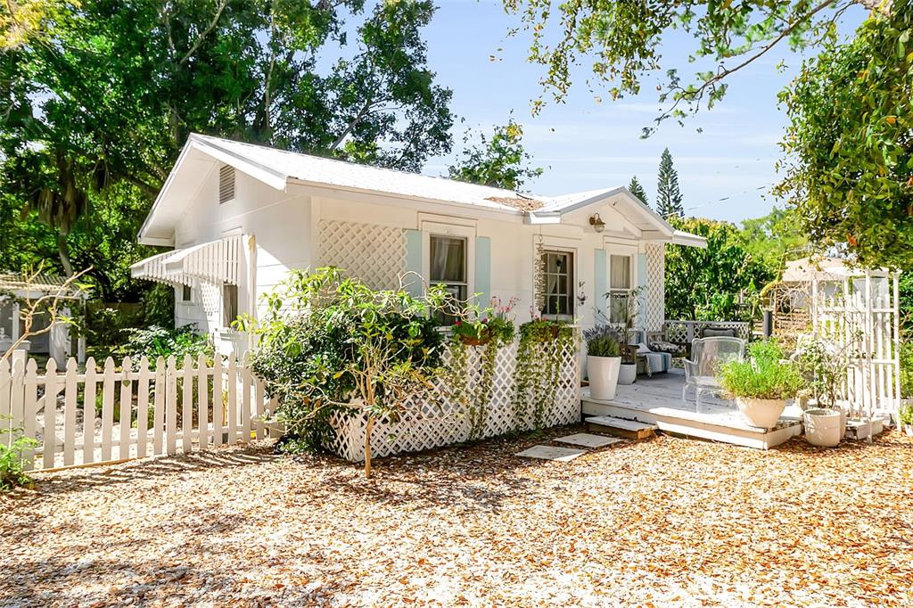 2562 Ashton Road Sarasota, FL 34231 - Photo 5 of 30