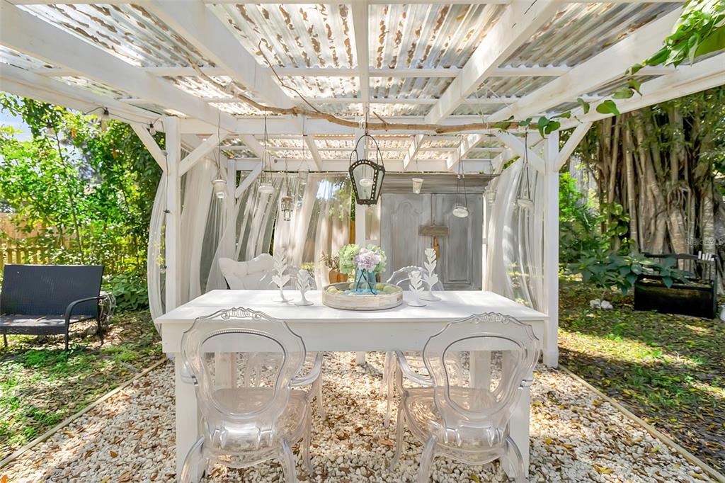 2562 Ashton Road Sarasota, FL 34231 - Photo 7 of 30