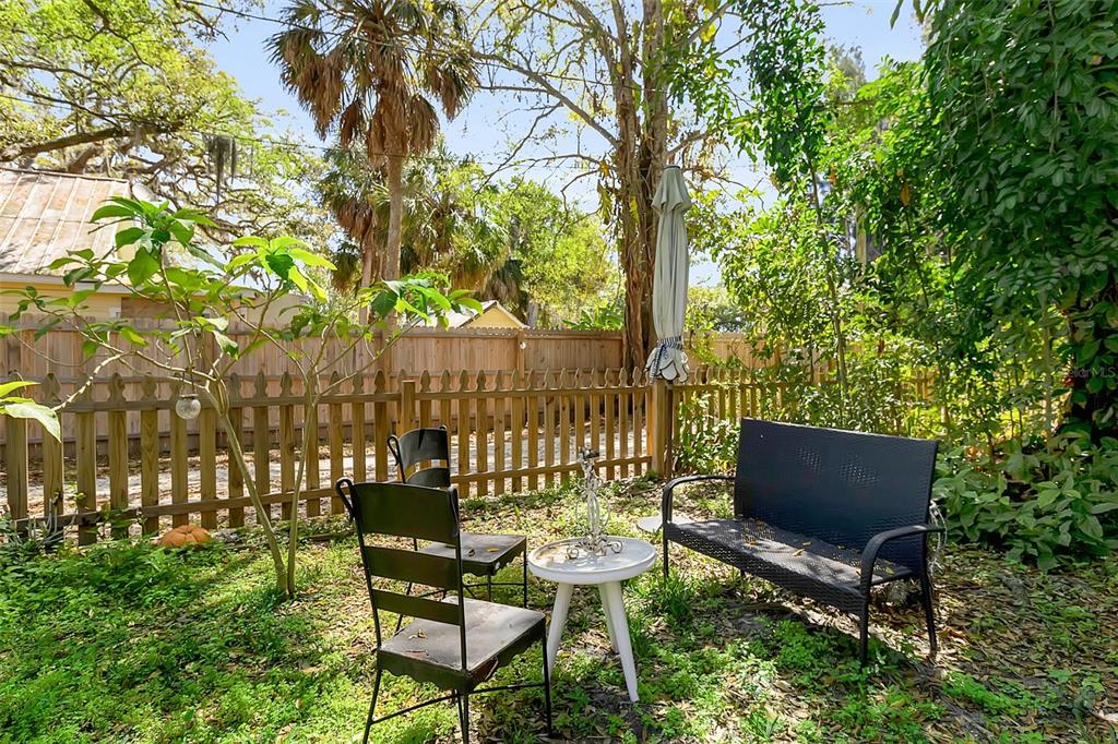 2562 Ashton Road Sarasota, FL 34231 - Photo 9 of 30