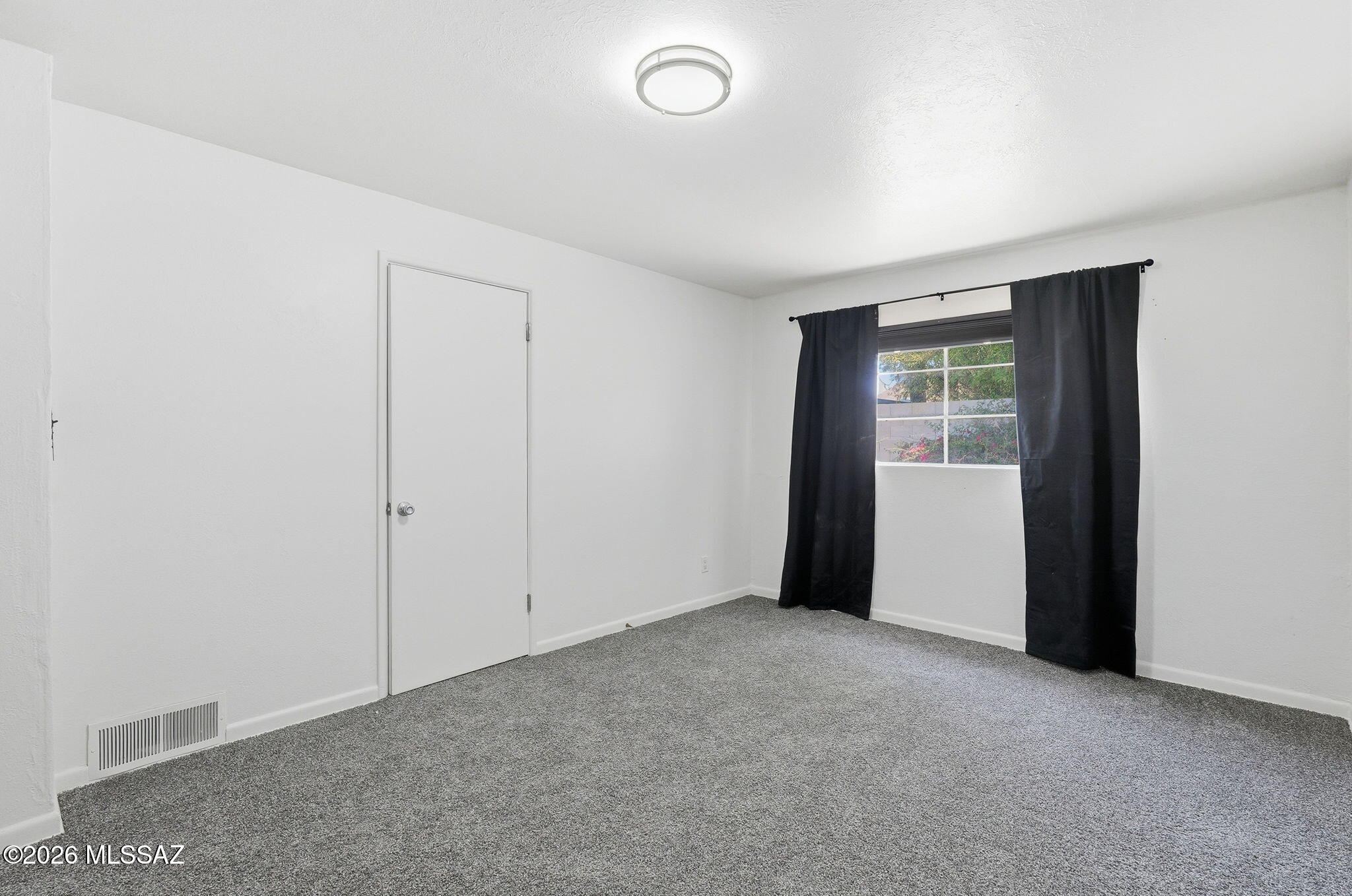 2721 East Fort Lowell Road Tucson, AZ 85716 - Photo 20 of 28 an empty room with windows