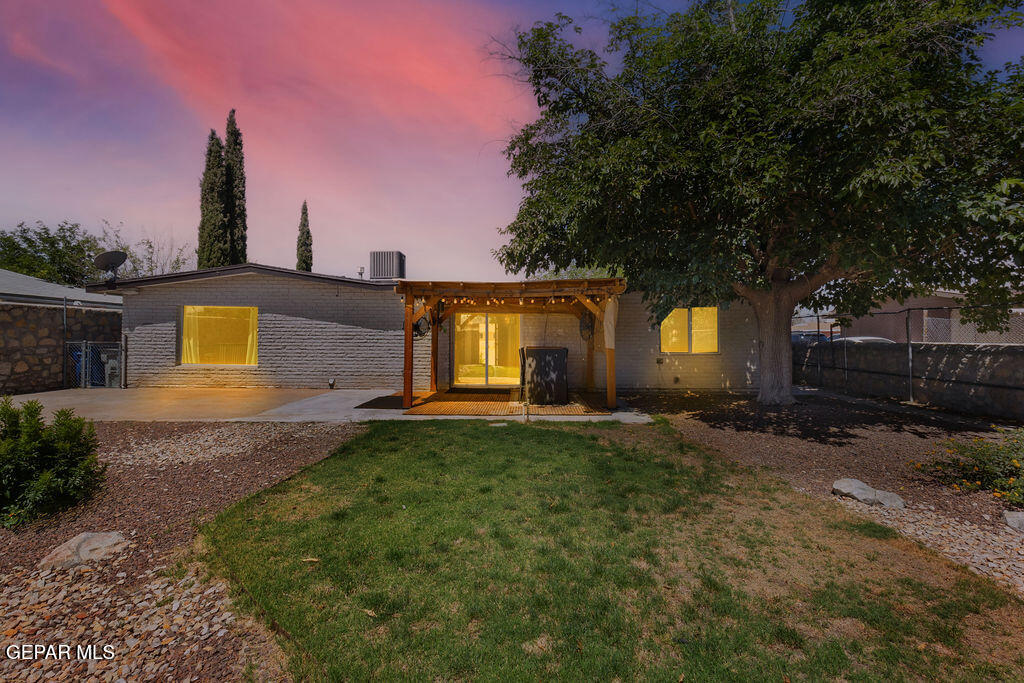 2736 Hawick Road El Paso, TX 79925 - Photo 41 of 41 53