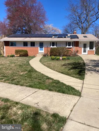 a view of house with a yard