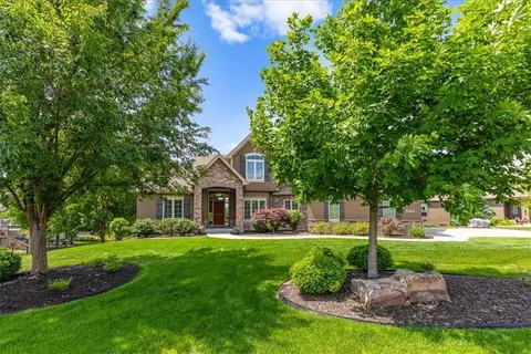 $950,000 | 11775 Northwest 81 Street, Parkville, MO 64152