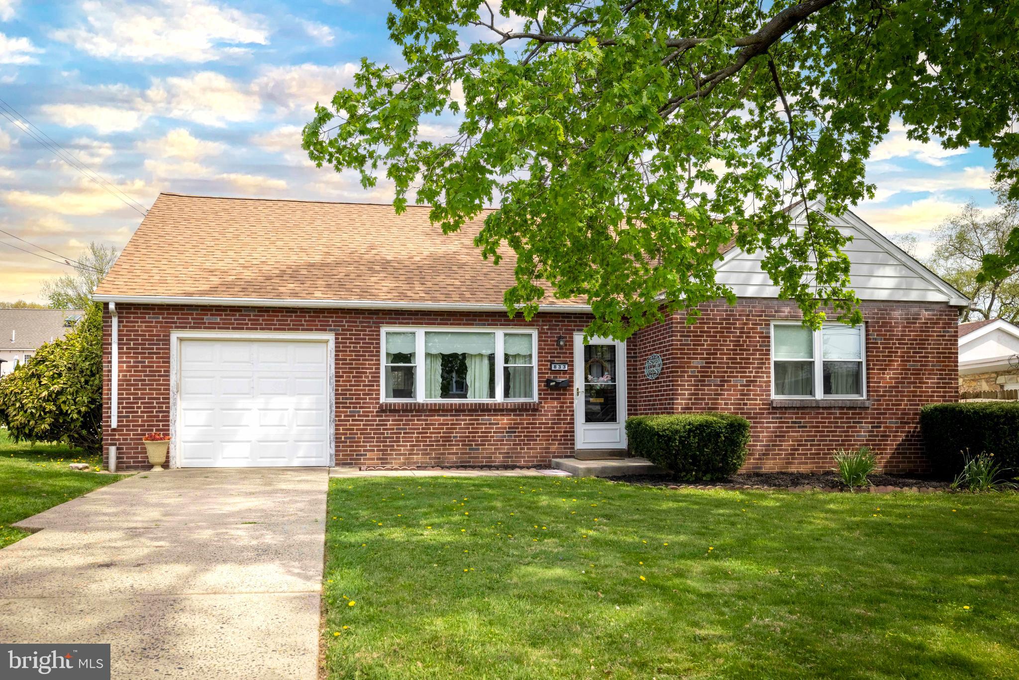Welcome to 833 Emerson Street!