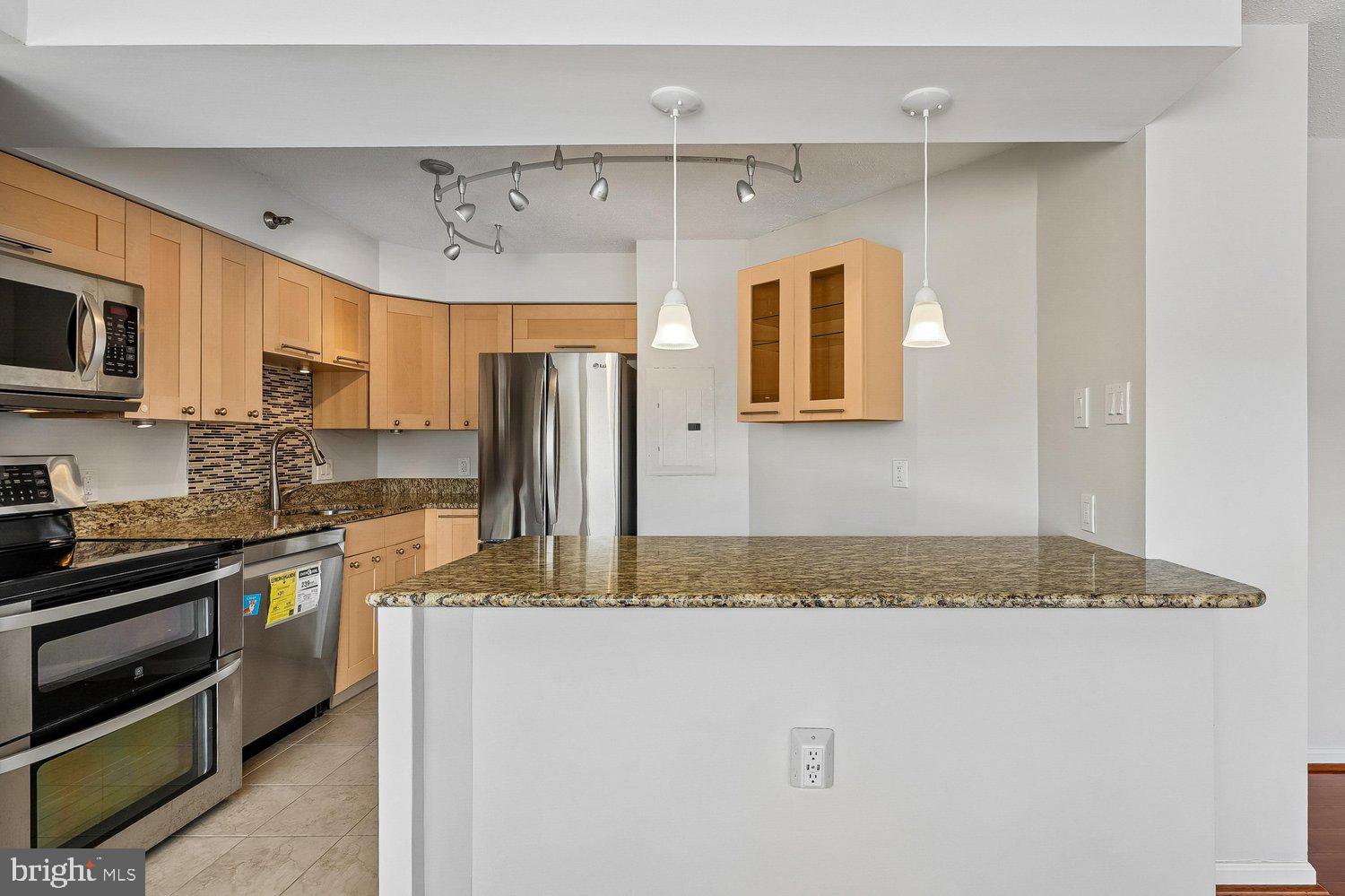 1301 North Courthouse Road, Unit 1607 Arlington, VA 22201 - Photo 11 of 44 Kitchen
