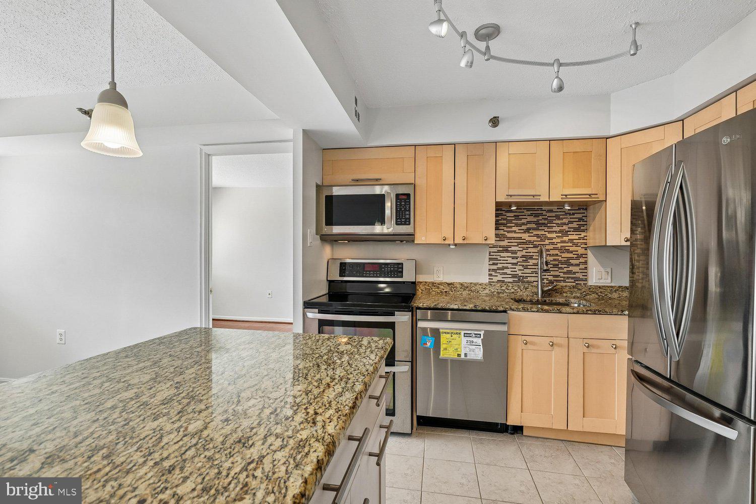 1301 North Courthouse Road, Unit 1607 Arlington, VA 22201 - Photo 13 of 44 Kitchen