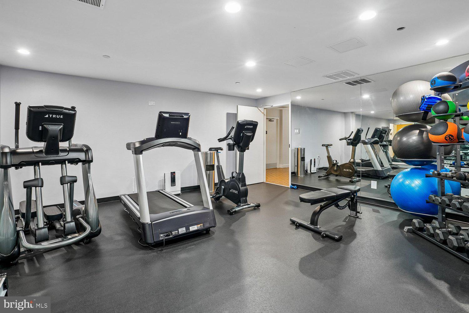 1301 North Courthouse Road, Unit 1607 Arlington, VA 22201 - Photo 29 of 44 Woodbury Heights Gym