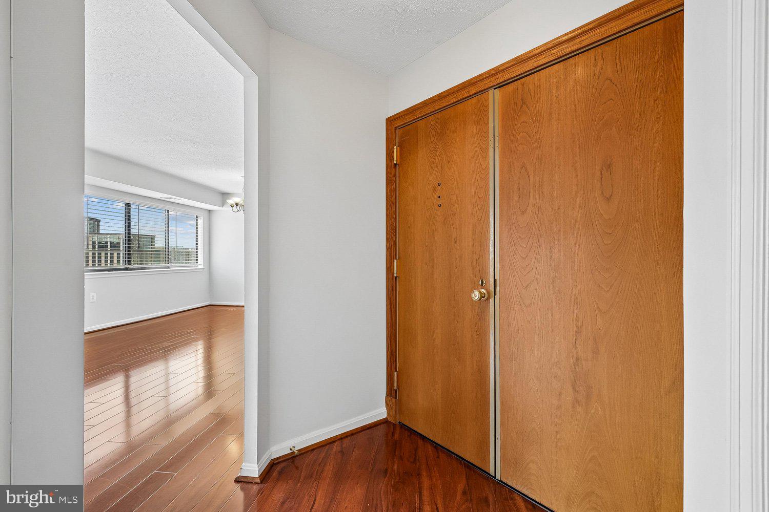 1301 North Courthouse Road, Unit 1607 Arlington, VA 22201 - Photo 3 of 44 Entry