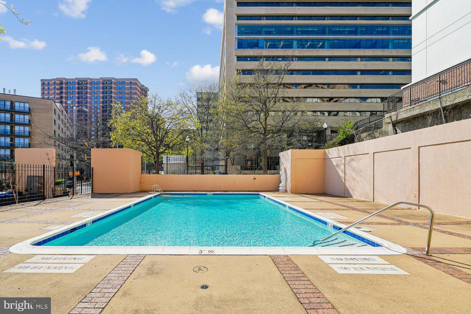 1301 North Courthouse Road, Unit 1607 Arlington, VA 22201 - Photo 33 of 44 Woodbury Heights Pool