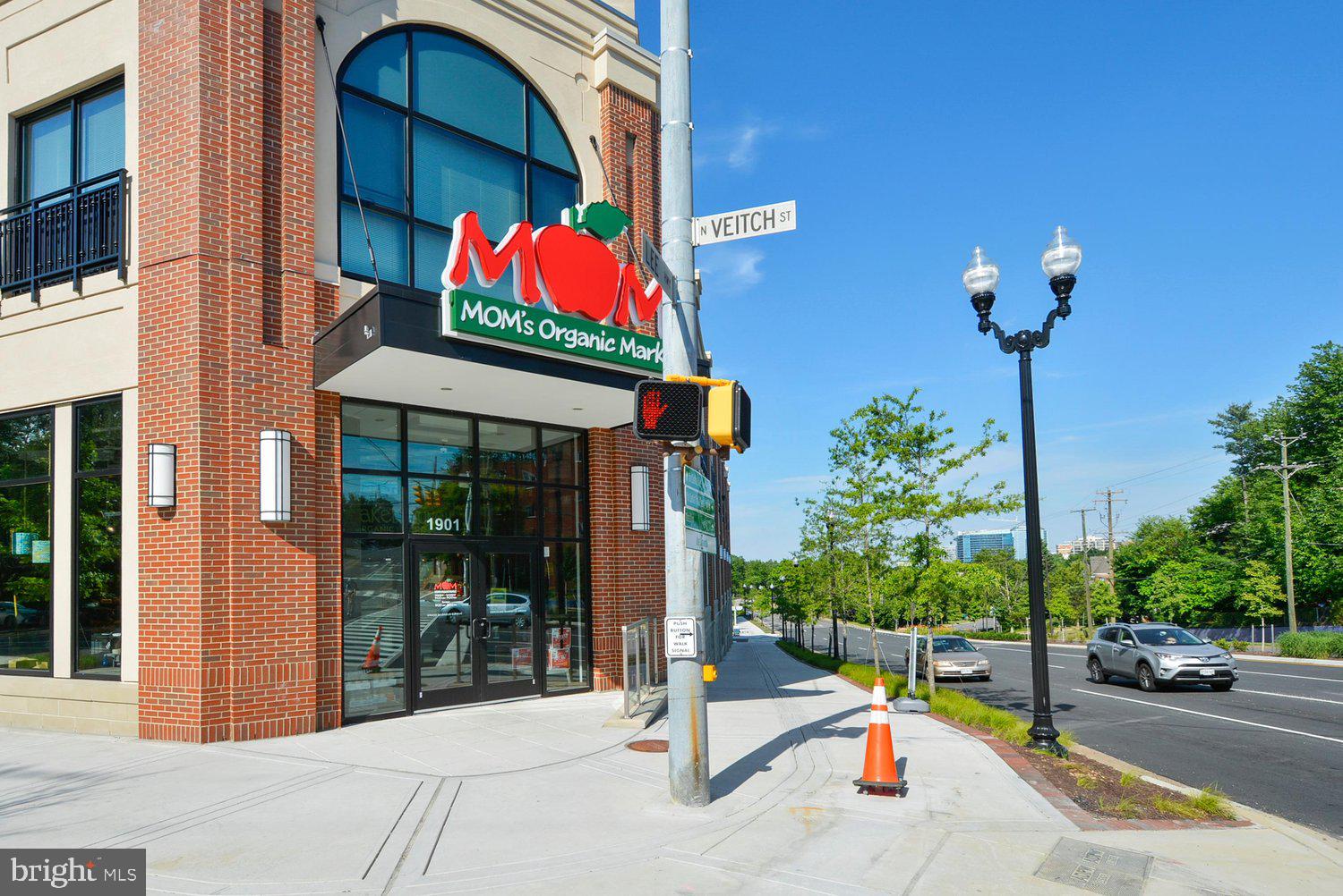 1301 North Courthouse Road, Unit 1607 Arlington, VA 22201 - Photo 41 of 44 Mom's Organic Market