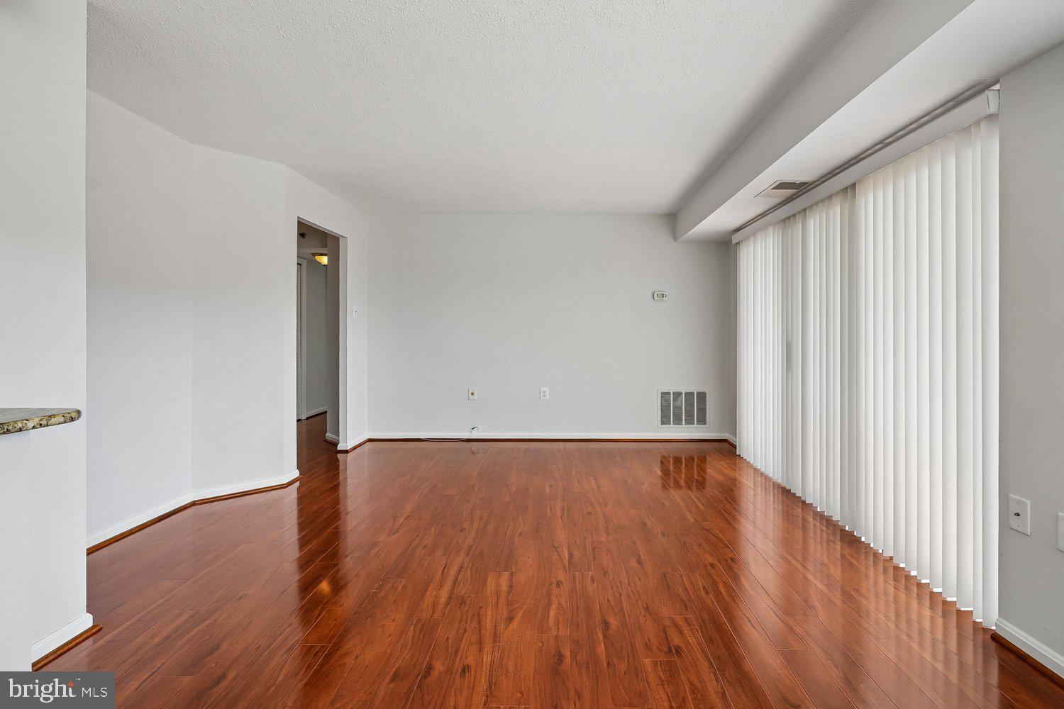 1301 North Courthouse Road, Unit 1607 Arlington, VA 22201 - Photo 5 of 44 Living Room