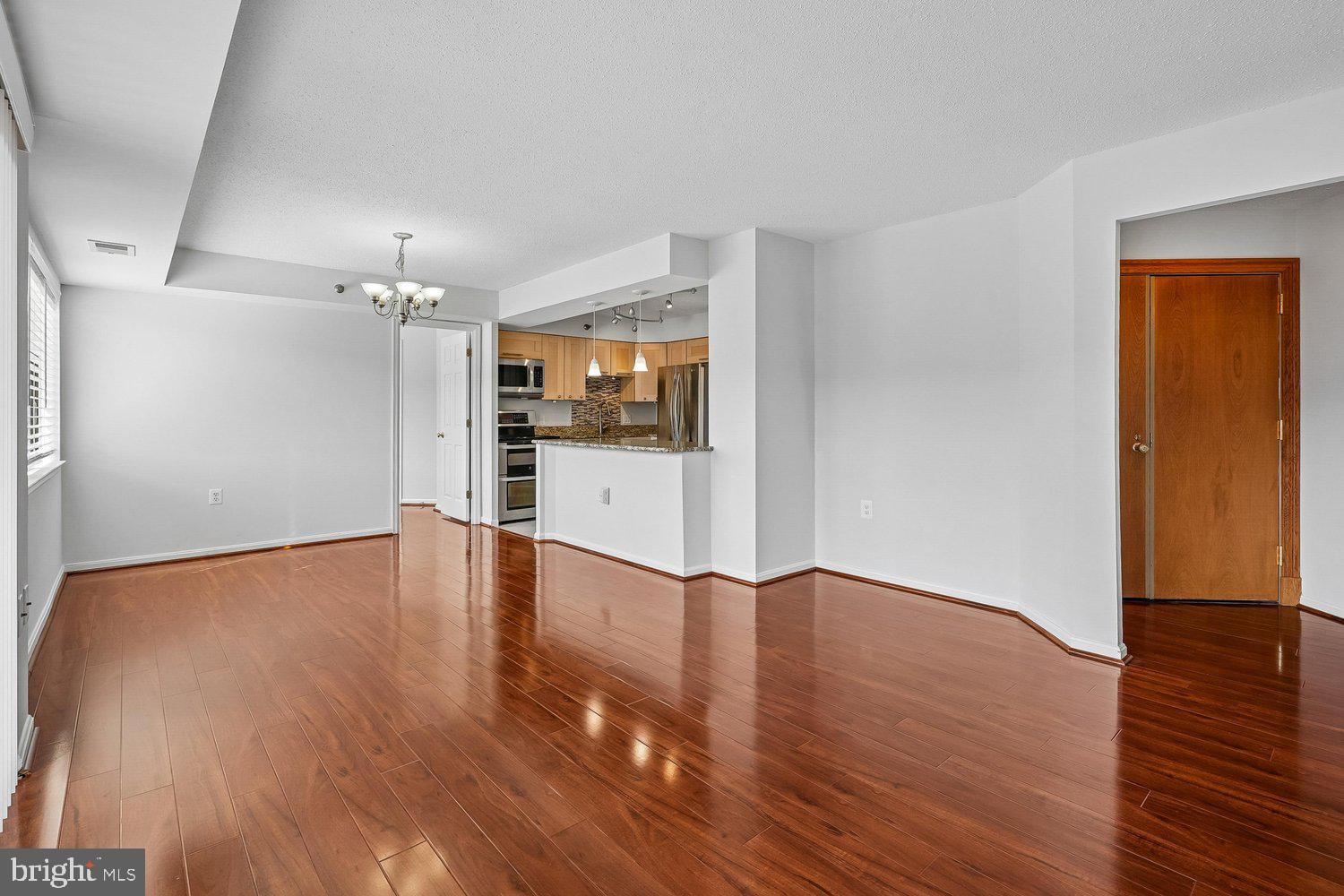 1301 North Courthouse Road, Unit 1607 Arlington, VA 22201 - Photo 7 of 44 Living Room