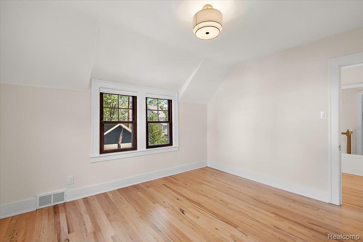 2136 Dorchester Road Birmingham, MI 48009 - Photo 38 of 76 091-2136 Dorchester-88.jpg