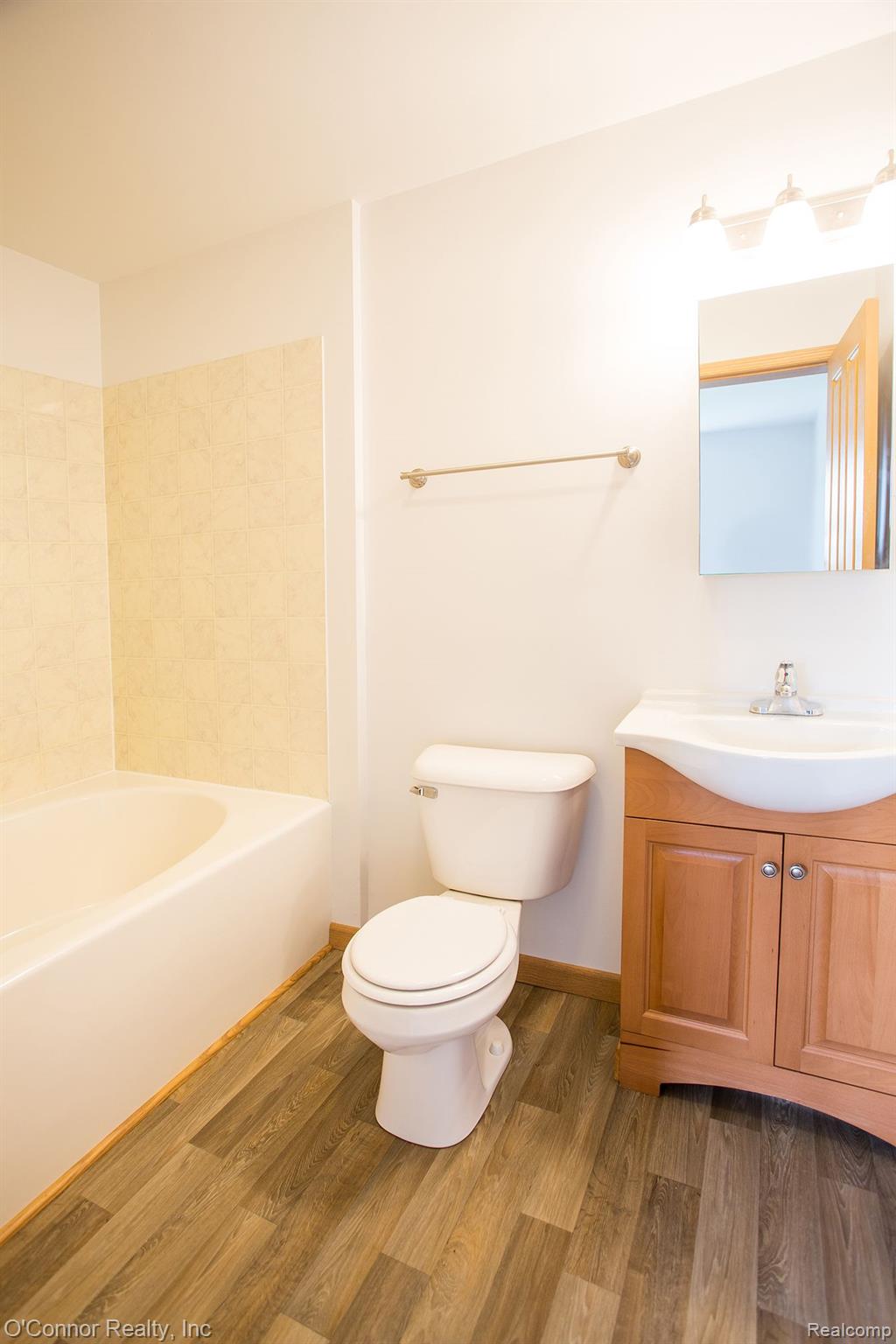 4212 Ravenswood Road Port Huron, MI 48060 - Photo 11 of 22 Gallery Image 11