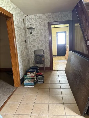 a view of entryway with a front door