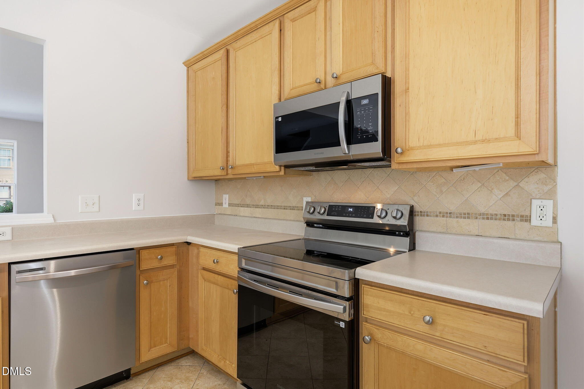 8211 Clasara Circle Raleigh, NC 27613 - Photo 9 of 36