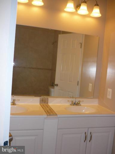 5224 Inverchapel Road Springfield, VA 22151 - Photo 13 of 30 a bathroom with a bathtub and a sink