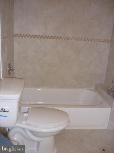 5224 Inverchapel Road Springfield, VA 22151 - Photo 14 of 30 a bathroom with a bathtub and toilet