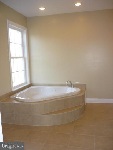 5224 Inverchapel Road Springfield, VA 22151 - Photo 9 of 30 a bathroom with a bathtub