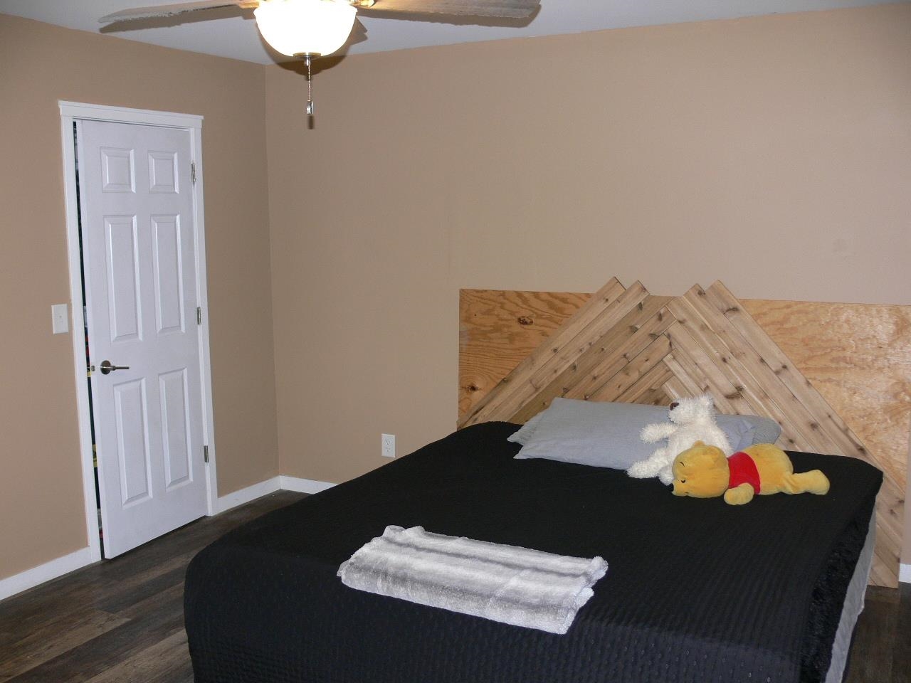 4223 Ostrander Road Rockford, IL 61107 - Photo 11 of 20 a living room with furniture and a couch