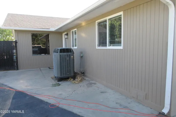 a view of a storage & utility room