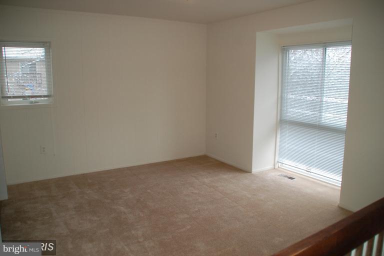 3031 Sugar Lane Vienna, VA 22181 - Photo 11 of 25 Living Room