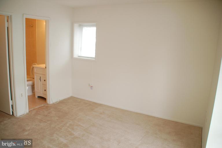 3031 Sugar Lane Vienna, VA 22181 - Photo 14 of 25 Bath (Master)