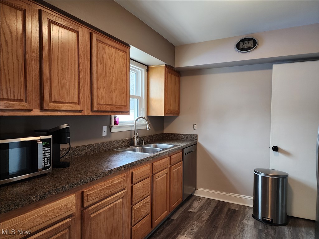 667 Sterling Road Wickliffe, OH 44092 - Photo 6 of 41 Kitchen with luxury vinyl flooring