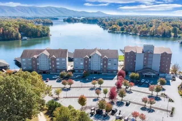 $154,500 | 1245 Graves Harbor Trail, Unit 2200, Huddleston, VA 24104